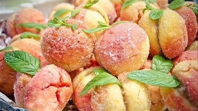 مزيج بين الحضارة الأوروبية والعربية.. حلوى المرزبانية تغزو الأسواق قبل عيد الميلاد في إسبانيا |فيديو