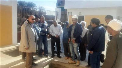 محافظ أسوان يكلف وحدة حياة كريمة بالمتابعة الميدانية لمشروعات 