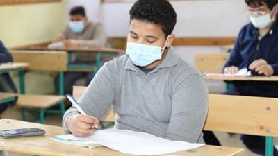 تحسبًا لزيادة الإصابات بـ كورونا.. حقيقة تأجيل امتحانات منتصف العام | بث مباشر