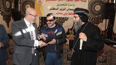 بحضور محافظ بني سويف.. تسليم أجهزة تعويضية وشهادات 