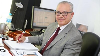 غرفة الأدوية: 4 شركات مصرية تصنِّع لقاحات كورونا.. و14 أخرى لإنتاج الحبوب المضادة | خاص