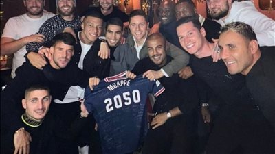 مبابي يتعرض لضغوط من أجل تجديد عقده مع باريس سان جيرمان