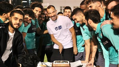 استقبال جمال بلعمري بحفاوة في نادي قطر بعد التتويج بـ كأس العرب | صور