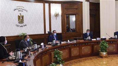 رئيس الوزراء يعقد اجتماعا لمناقشة الاستراتيجية الوطنية لصناعة السيارات