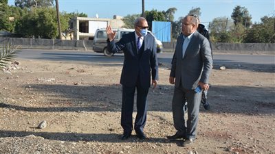 محافظ القليوبية يتابع أعمال إصلاح كوبري مشاة ميت عاصم ببنها