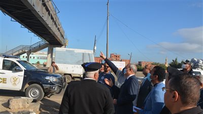  التفاصيل الكاملة لتحريك قاعدة كوبري مشاة ببنها بعد أن صدمته سيارة.. ومحافظ القليوبية: تم الإصلاح | صور 