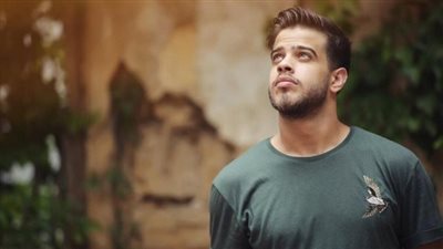 أدهم نابلسي يرد على الانتقادات الموجهة إليه من الفنانين: أنا مش شيخ | فيديوجراف