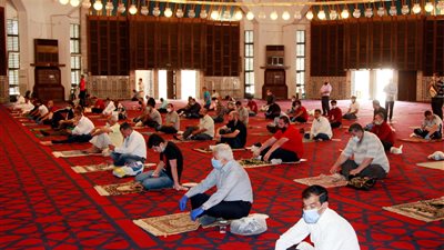 الأذكار بعد الصلاة وفضلها.. تضيء القلب وتشرح الصدر