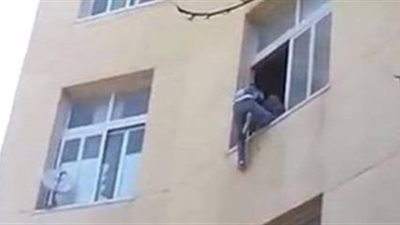 حاولت الانتحار.. طالبة تلقي بنفسها من الطابق الثاني بسبب خلافات أسرية بالقليوبية 