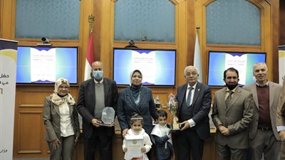 التعليم تكرم الطلاب الحاصلين على مراكز متقدمة في أولمبياد اللغة الإنجليزية HIPPO 2021