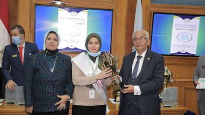 الأولى عالميا من الجيزة.. التعليم تكرم الطلاب الحاصلين على مراكز متقدمة في أولمبياد اللغة الإنجليزية