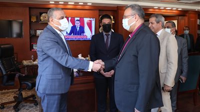 رئيس الإنجيلية يلتقي محافظ سوهاج ويشارك في رسامة شيوخ وشمامسة جدد لكنيسة كوم بدار