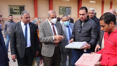 رئيس جامعة الأزهر يتفقد مدينة الطالبات ويطالب بسرعة الانتهاء من التجديدات