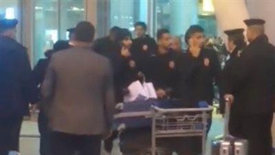 بعثة الأهلي تصل إلى مطار القاهرة بعد تتويجها ببطولة كأس السوبر الإفريقي | بث مباشر