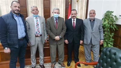 نقابة المرافق تجتمع مع القابضة لمياه الشرب والصرف الصحي لبحث مطالب العاملين