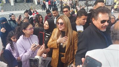 بحضور رانيا ومحمد رياض وأحفاده.. إزاحة الستار عن تمثال الفنان محمود ياسين | صور�وفيديو 