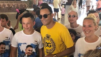 وصول حارس مرمى باريس سان جيرمان إلى الغردقة بصحبة أسرته لقضاء عطلة أعياد الميلاد 