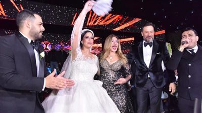 ابنة ماجد المصري تنفعل على المدعوين في حفل زفافها: اللي مالوش لازمة يتفضل برا | فيديوجراف