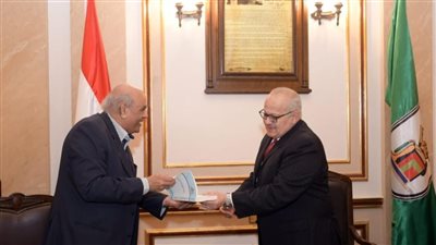 رئيس جامعة القاهرة يرأس اجتماع اللجنة التأسيسية لكلية علوم وتكنولوجيا الفضاء 