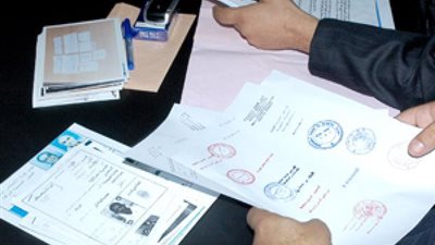 عشان ياخد التأشيرة.. القبض على متهم بتزوير أوراق رسمية بقنا