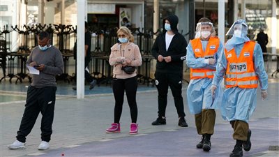 مسؤولون إسرائيليون: تنتظرنا أسابيع سوداء حال ارتفاع الإصابات بمتحور أوميكرون