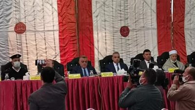 محافظ سوهاج ومدير الأمن يشهدان مراسم الصلح بين عائلتي عتمان وشكلي بطما | صور 