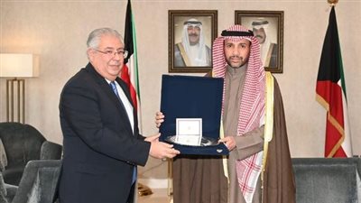 سفير مصر في الكويت يلتقي رئيس مجلس الأمة لبحث العلاقات بين البلدين 