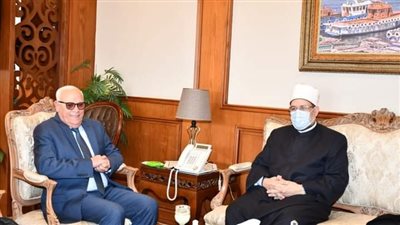 محافظ بورسعيد يشيد بجهود الأوقاف في ضبط شئون المساجد 