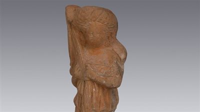  متحف الآثار بمكتبة الإسكندرية يعرض تمثالا صغيرا لعازفة على آلة الـ هارب