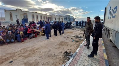 تفاصيل تحرير 1300 مصري من عصابات الهجرة غير الشرعية في ليبيا | صور