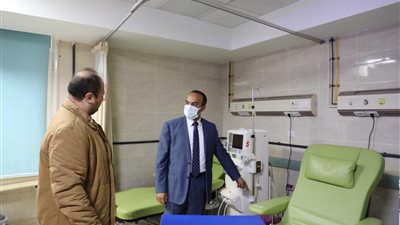 نائب محافظ المنيا يتابع سير العمل بمستشفيات سمالوط وملوي