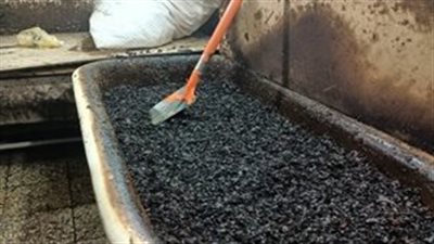 القبض على صاحب مصنع معسل بالساحل لإنتاجه مواد مجهولة المصدر