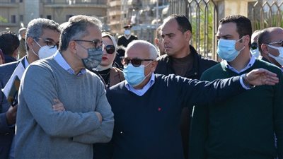 وزير السياحة يبحث مخطط تطوير شارع فلسطين مع محافظ بورسعيد | صور 