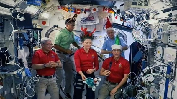 عيد الميلاد في الفضاء