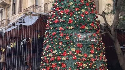 هدايا وأنوار وأشجار.. شبرا تستعد لاحتفالات عيد الميلاد ورأس السنة | صور