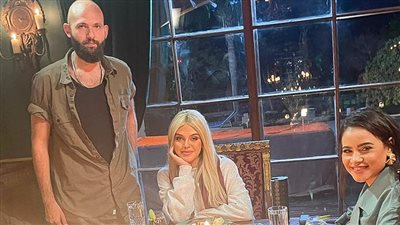 محمد وفا ويارا قاسم يحتفلان بعرض خاص لـ سنة جديدة من مسلسل خارج السيطرة 