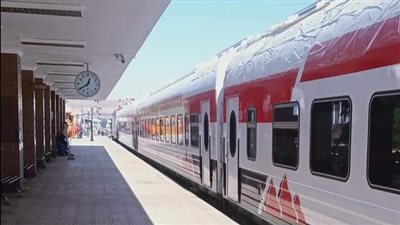 على غرار ميناء الإسكندرية.. اصطفاف العربات الروسية الجديدة داخل محطة قطارات أسوان | صور