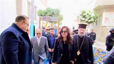 محافظ دمياط تزور كنيسة الروم وتهنئ الأخوة الأقباط بعيد الميلاد