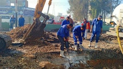 انفجار خط الطرد الرئيسي أمام مقابر أبو حسين بالشرقية | صور