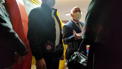 أنتوا فشلة.. وزير النقل يعنف مسؤولي السكة الحديد بعد تأخر حركة القطارات بمحطة أسوان | صور