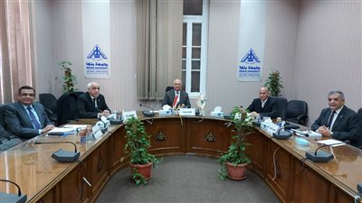 رئيس جامعة بنها يترأس لجنة اختيار المدير الأكاديمي لمقر الجامعة بالعبور