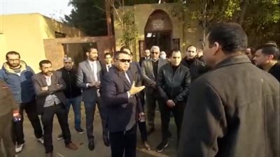 تجارة مخدرات بالمقابر.. جنايات الزقازيق تعاين مسرح جريمة كفر الإشارة بالشرقية | لايف