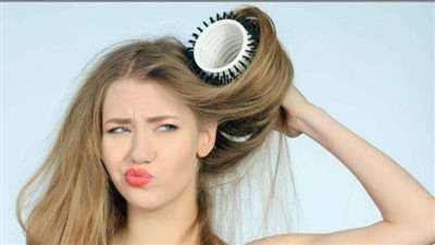 أسباب تساقط الشعر عند البنات.. كيف تؤثر المراهقة على صحة فروة الرأس؟