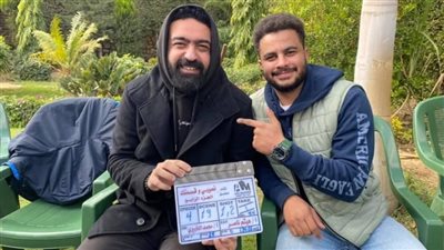 ماندو العدل يشيد بموهبة محمد الخبيري مخرج حكاية تاج راسنا بابا