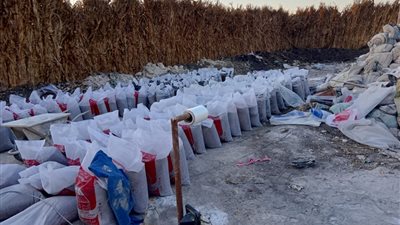 ضبط مصنع لإنتاج الأسمدة الزراعية يستخدم موادًا غير صالحة بالجيزة 