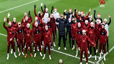 عمرو أديب عن احتفال صلاح بالكريسماس: ابن بلدنا في حتة تانية