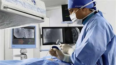 علاج مريض من البؤر السرطانية بالحقن الكيماوي بالقسطرة في مستشفي النصر ببورسعيد