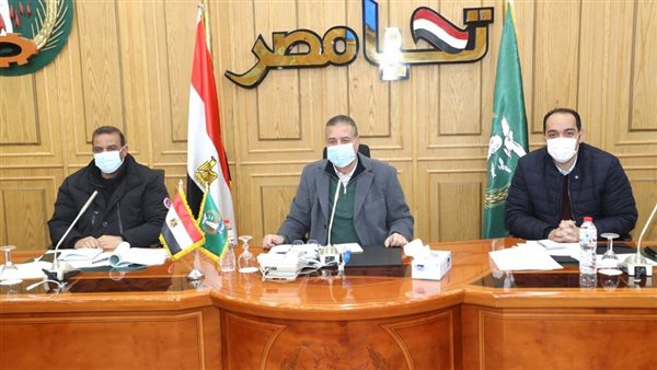 جانب من اجتماع محافظ