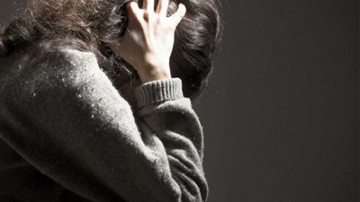 التحقيق في بلاغ سيدة تتهم شابا باغتصابها في قنا 