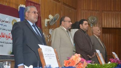 شريعة وقانون أسيوط تنظم حفلا لتكريم العميد السابق والطلاب المتفوقين